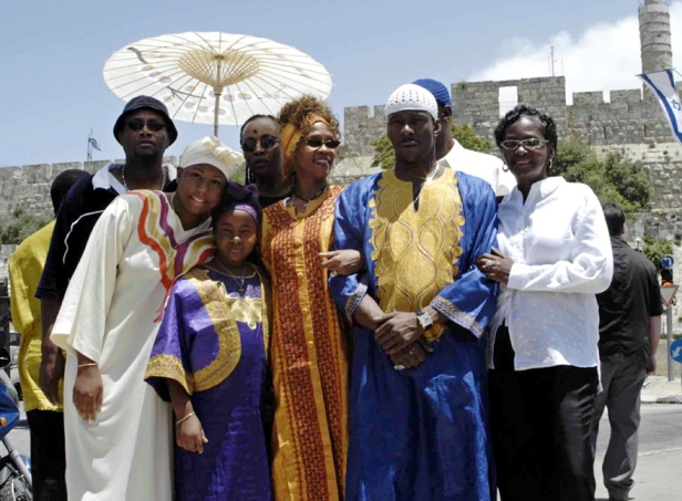Whitney Houston in Dimona with the Hebrew Israelites in 2003